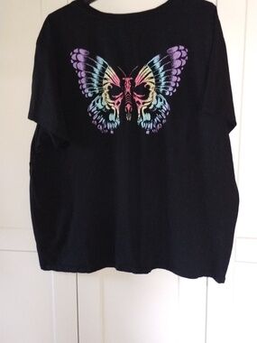 torrid Black Short Sleeve V-Neck Tee W Butterfly On Back. Cover Pic Is Back